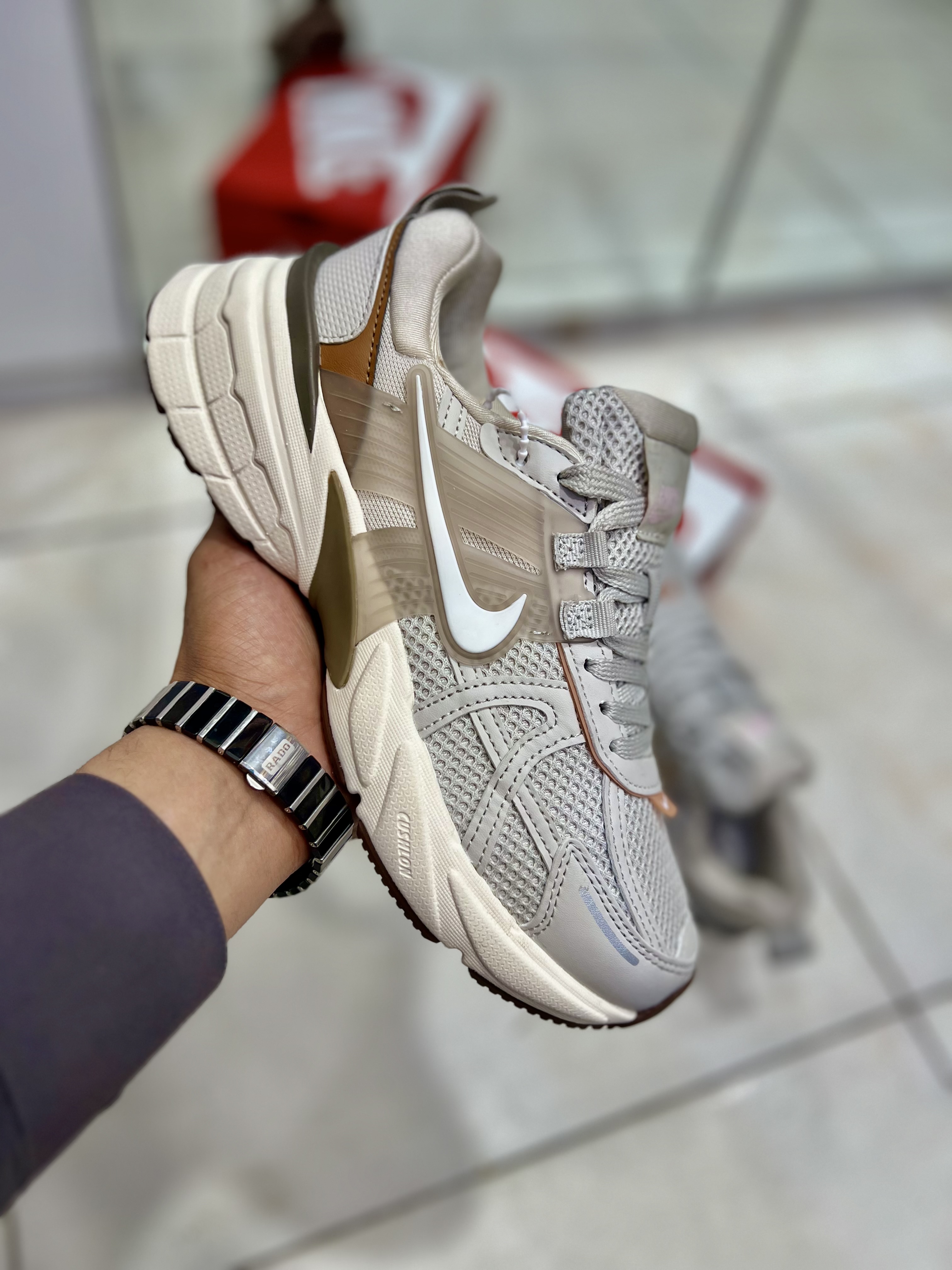 نایک ویتوکی‌ رنگ موکا